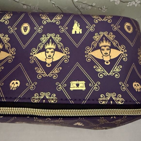 BATH & BODY WORKS DISNEY VILLAINS EVIL QUEEN COSMETIC BAG PURPLE AND GOLD TRAVEL - Picture 3 of 4